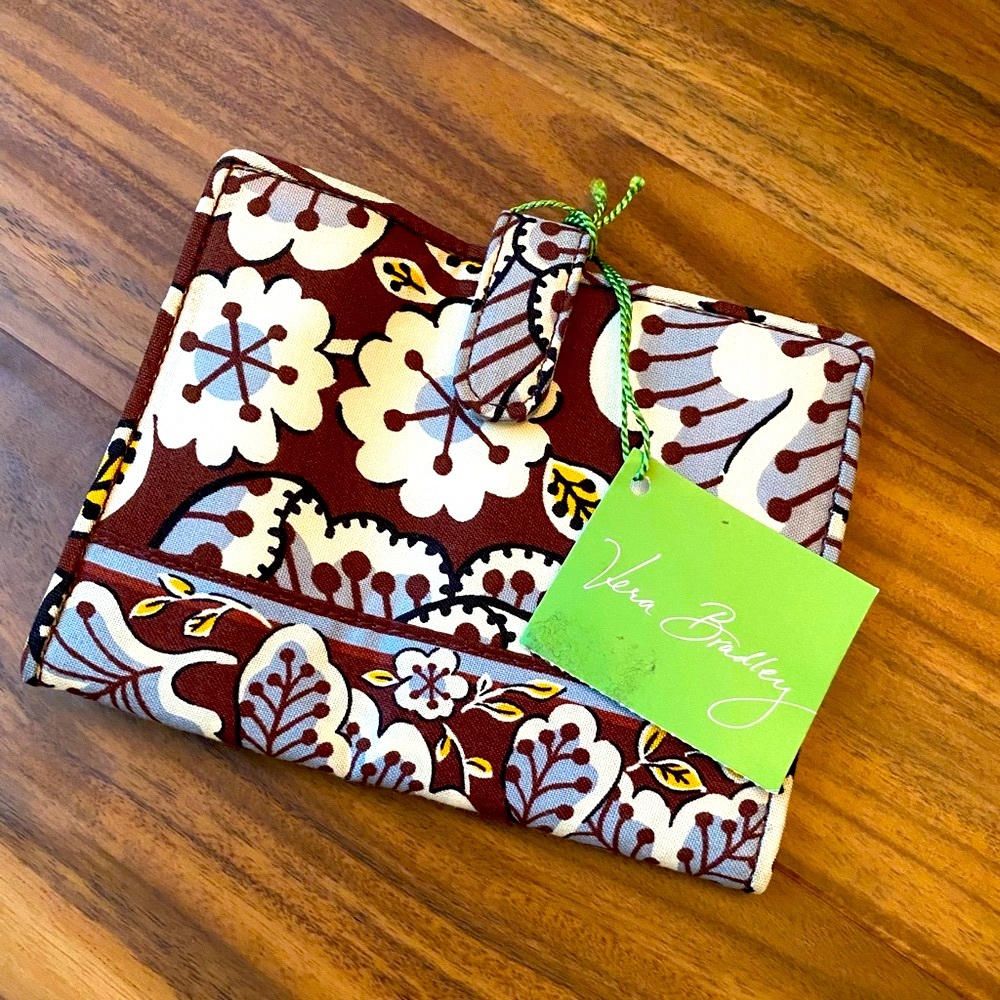 Vera Bradley Passport Holder - Picture 1 of 4